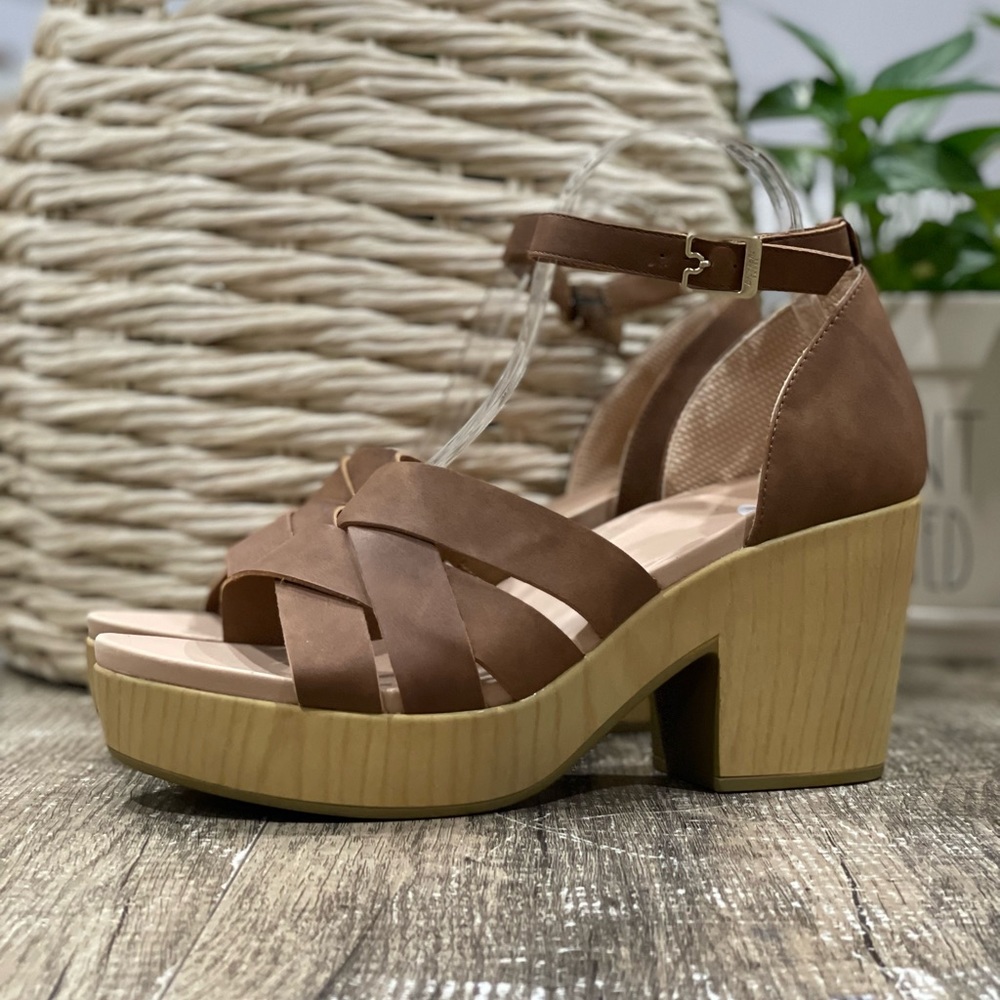 Dr. Scholl's Brown Platform T-Strap Sandals